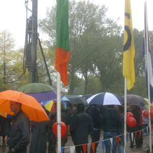 1ste paal in de regen